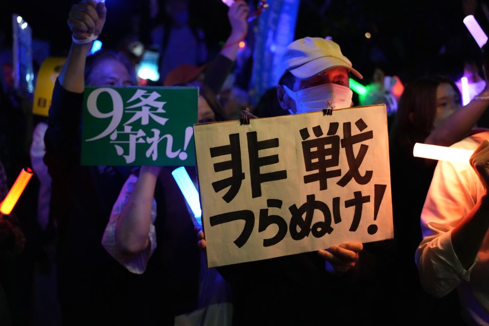 新华时评丨警惕日本正滑入“新的战前状态” 新华时评丨警惕日本正滑入“新的战前状态”