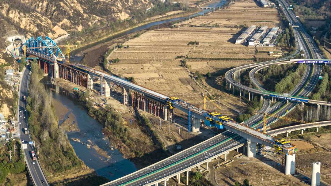 陕西延安:高铁建设忙 陕西延安:高铁建设忙