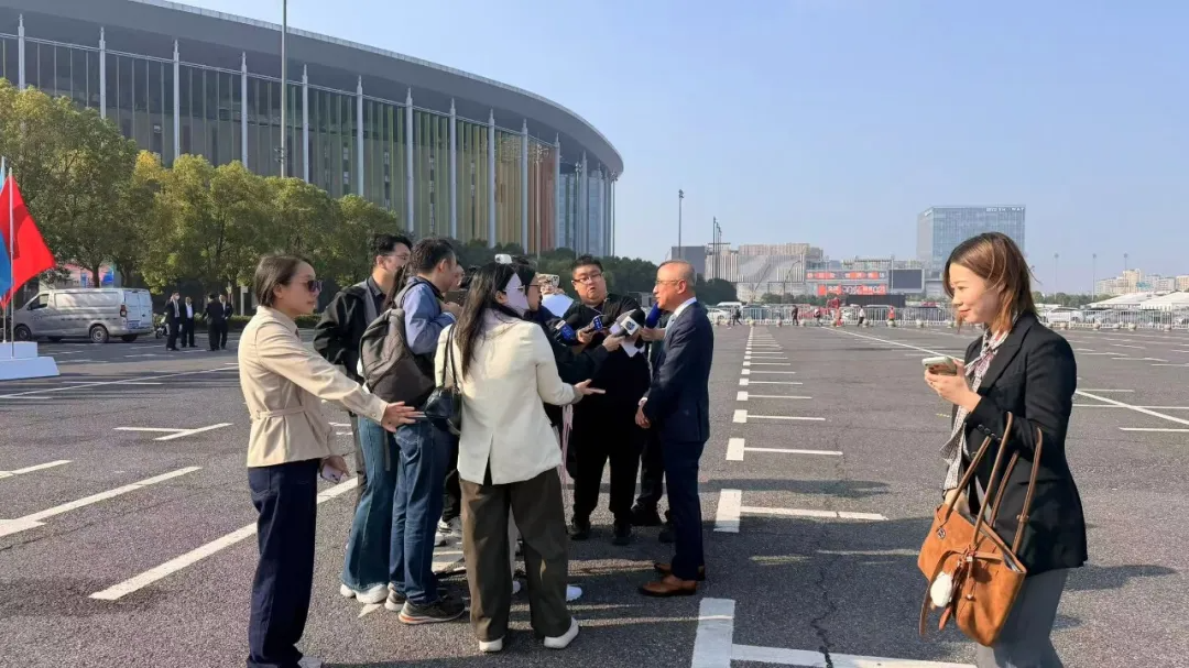 直击现场｜跟着进宝看首批展品入馆的媒体名场面！