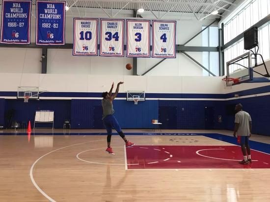 他拥有NBA史上最复杂合同 两个极端工资差一