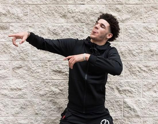 NBA这些尬舞之王 是不是美国学校的基础教育