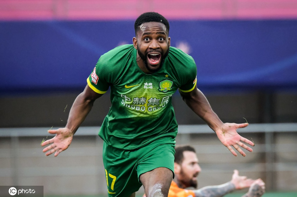 扬科维奇：我和邵佳一很早就认识，他兼具中欧足球特质