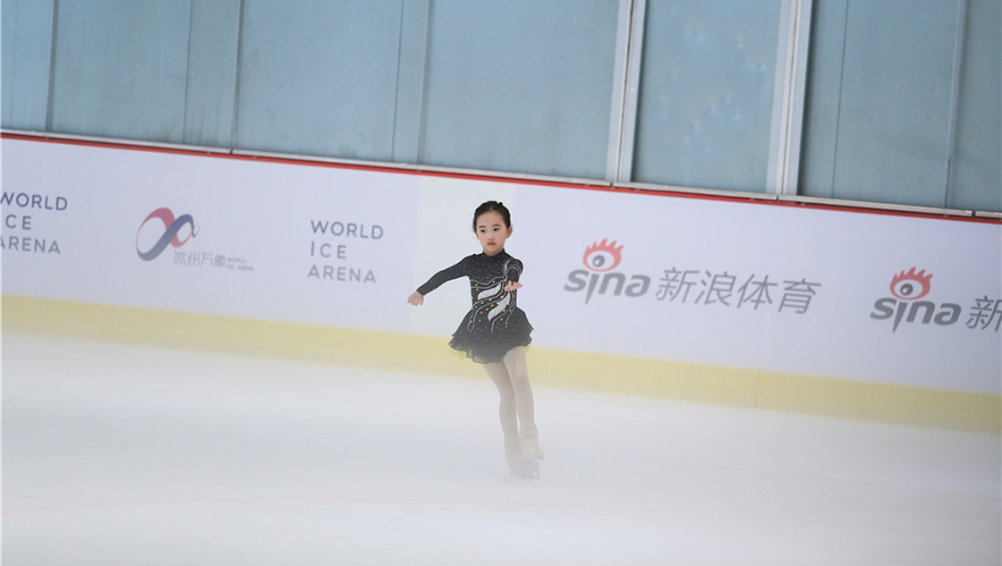 新浪杯冰纷万象花滑大奖赛举行