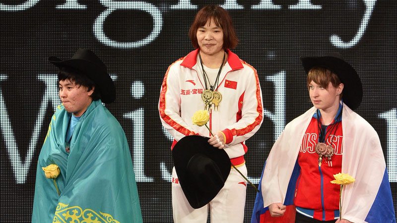 向艳梅囊括三金