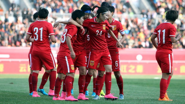 中国女足热身赛2-0战胜意大利