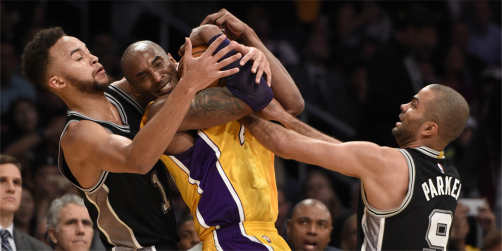 nba-科比脱臼不下火线砍25分 湖人负马刺