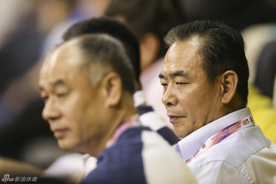 蔡振华李宁观战男团