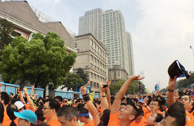 浪眼看汉马：跑友起点集结瞬间(图)