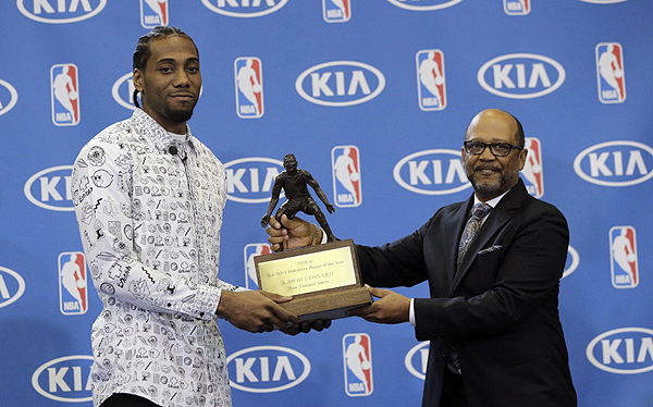 高清-莱昂纳德蝉联最佳防守球员