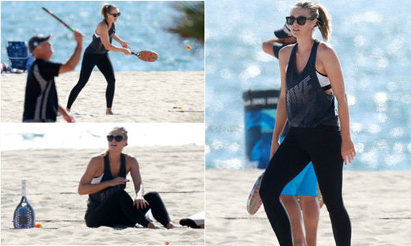 莎娃与好友玩沙滩排球 