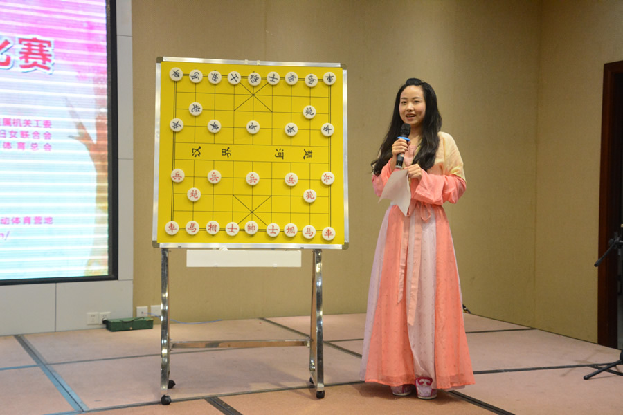 王利红汉服讲象棋