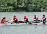 王石现身杭州助推赛艇运动