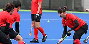 中国女曲进行热身训练