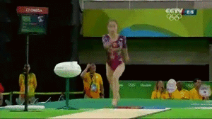 gif-强大的内心!谭佳薪顶住压力淡定完成跳马项目