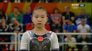 gif-女子体操个人全能决赛 王妍高质量高低杠却得低分