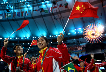 中国代表团现身奥运闭幕式