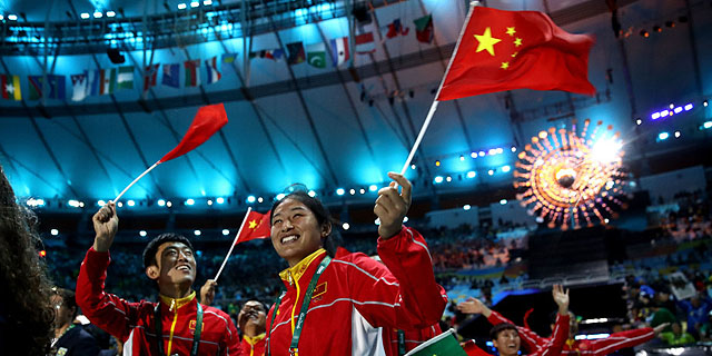 中国代表团参加闭幕式