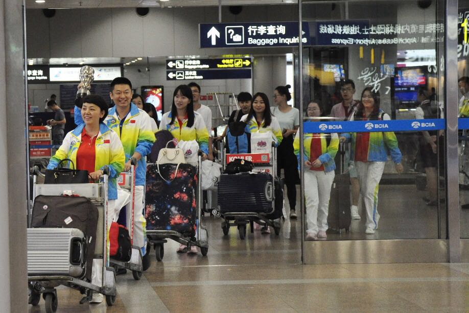 高清-中国国象队载誉回国