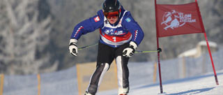 波兰总统参加高山滑雪活动