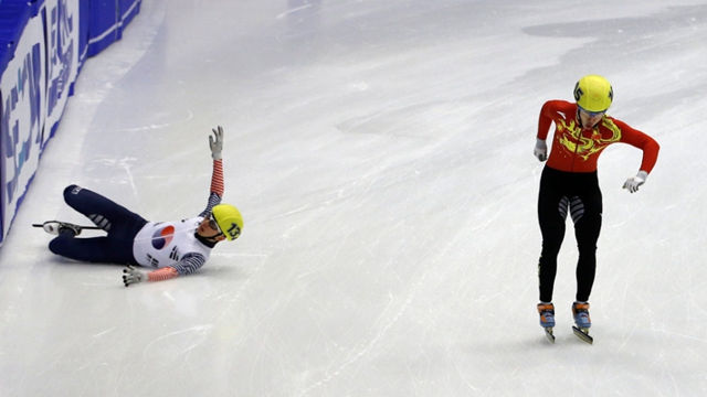 中国男队短道5000米接力摘金