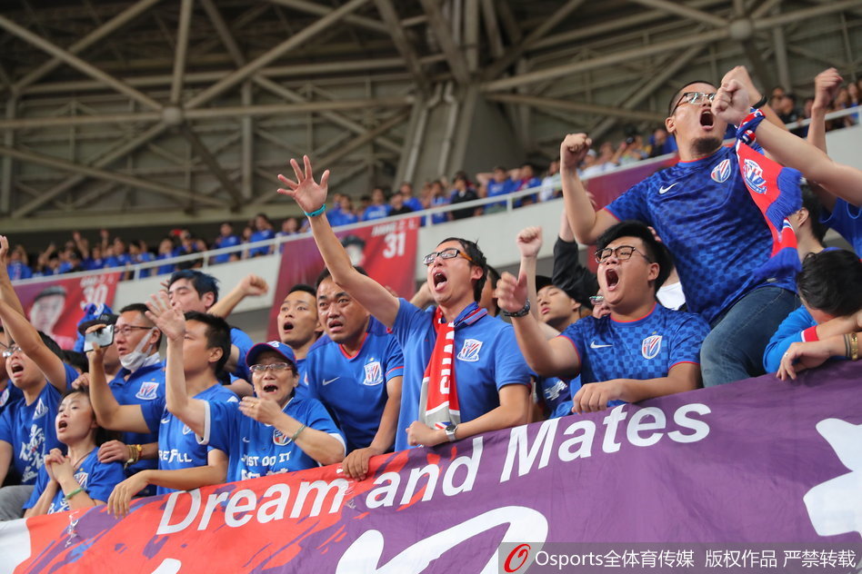 还是稚嫩！布朗尼一条龙反击上篮 遭遇维金斯追身钉板大帽