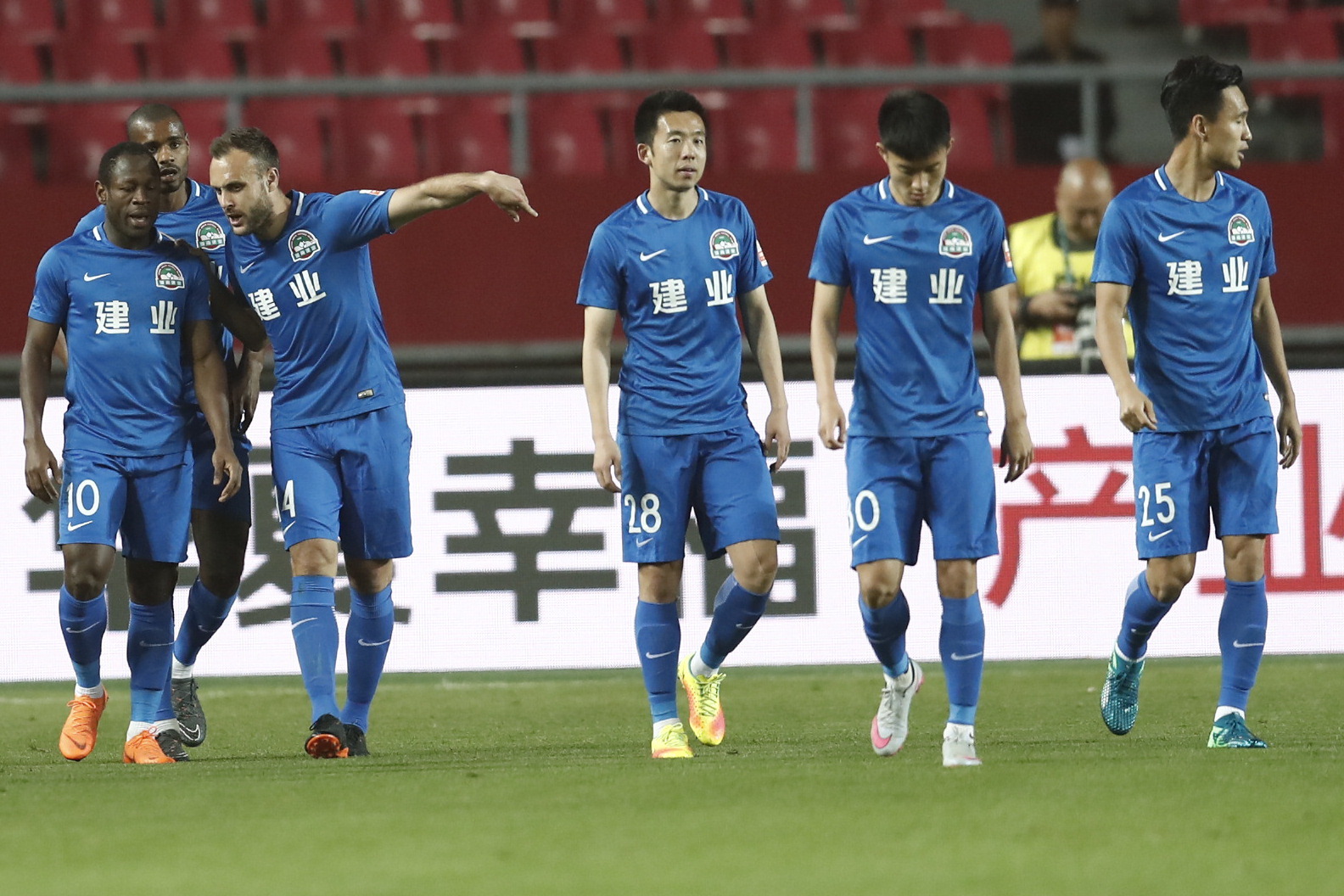 [流言板]約基奇在11月場均32.8分12.5板10.9助，期間球隊取得9勝2負