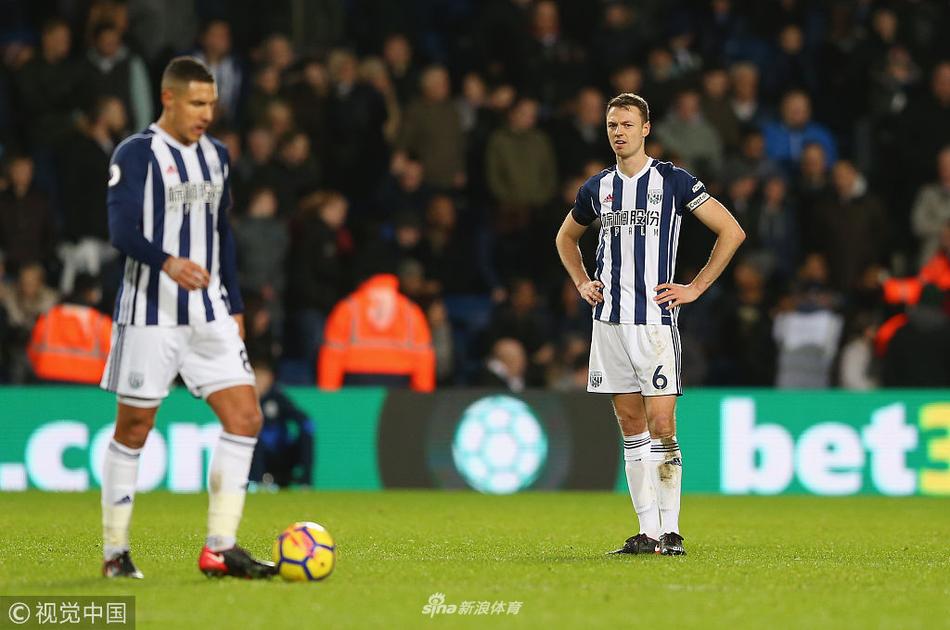 埃文斯面无表情