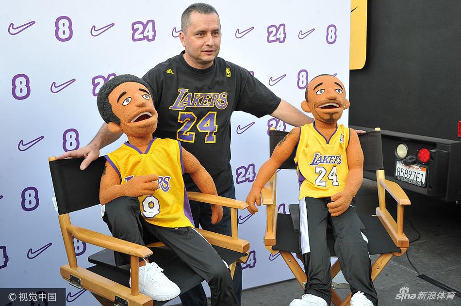 科比球衣退役让洛杉矶全城狂欢
