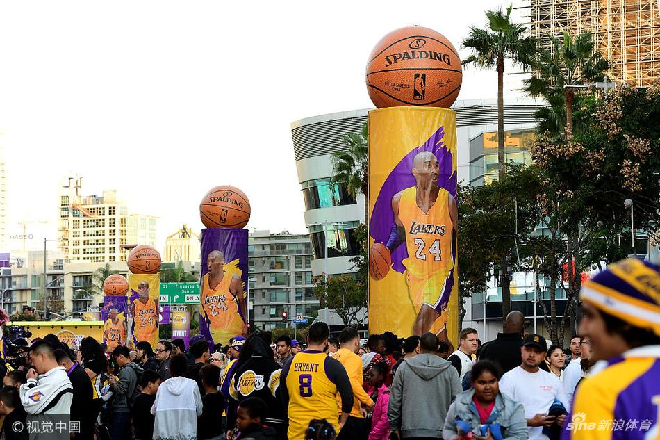 科比球衣退役让洛杉矶全城狂欢