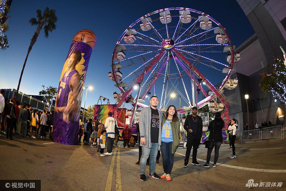 科比球衣退役让洛杉矶全城狂欢