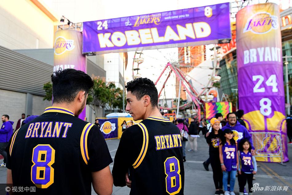 科比球衣退役让洛杉矶全城狂欢