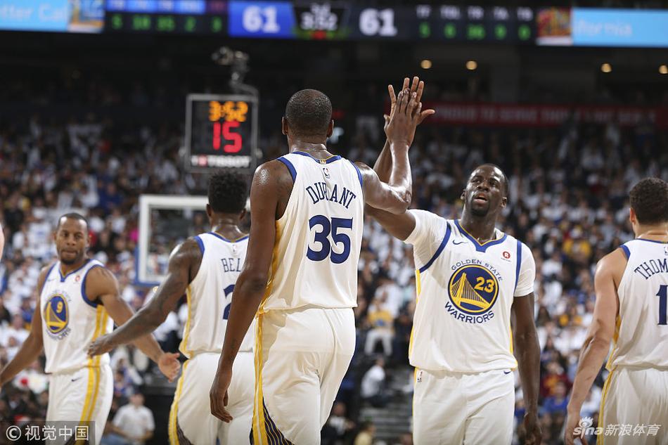 杜兰特与格林庆祝胜利