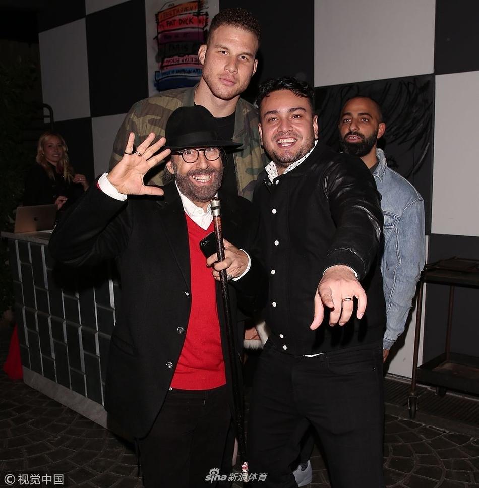 格里芬与高富帅聚会 辣妹云集不见詹娜