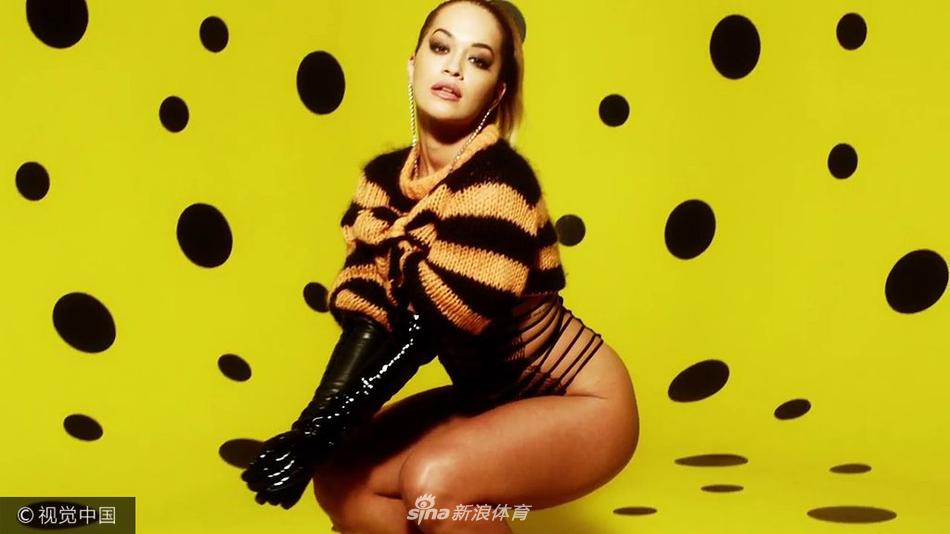 布鲁克林前女友拍圣诞写真