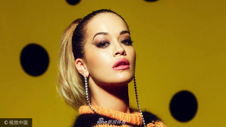 布鲁克林前女友拍圣诞写真