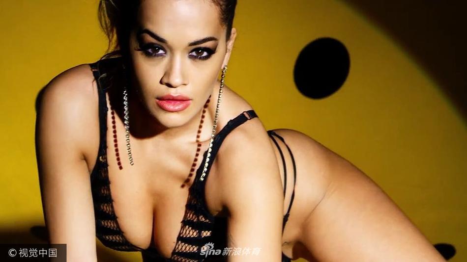 布鲁克林前女友拍圣诞写真