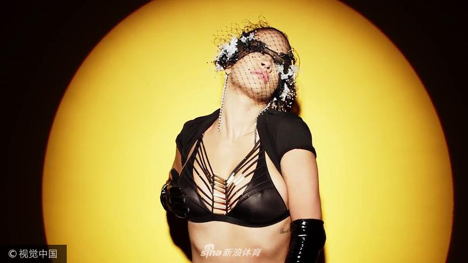 布鲁克林前女友拍圣诞写真