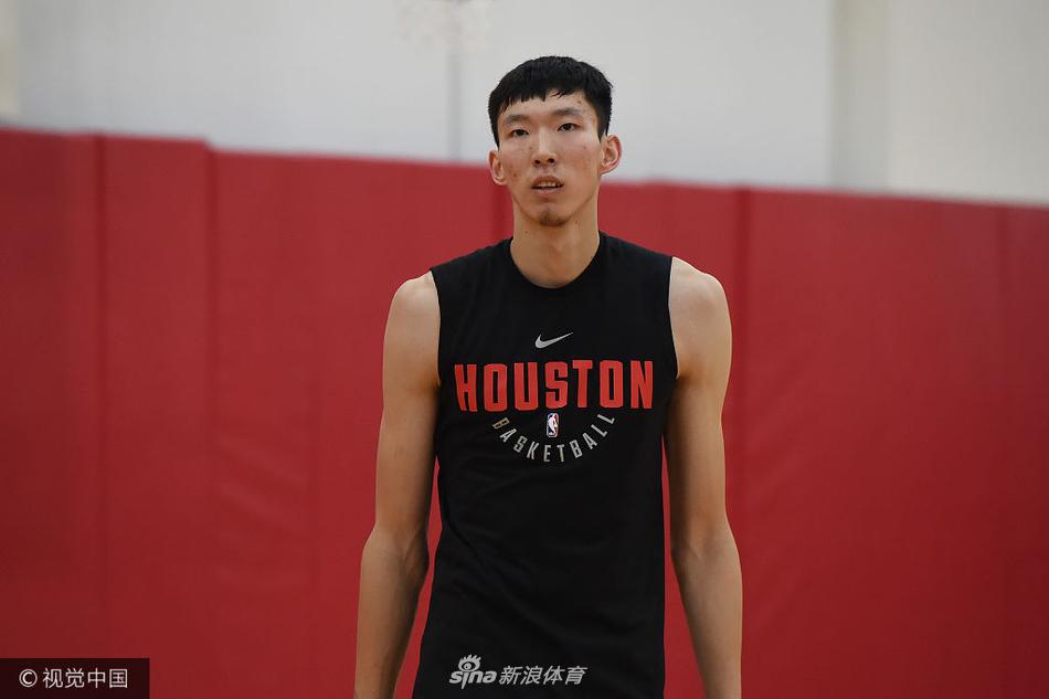 周琦日常训练 主抓力量体能