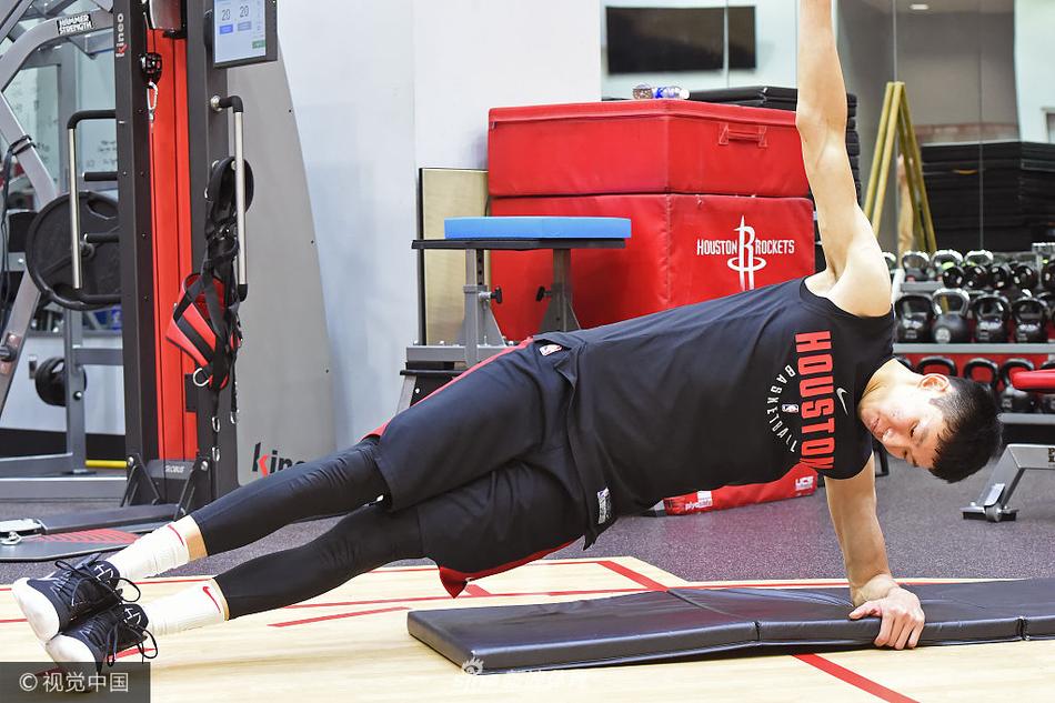 周琦日常训练 主抓力量体能