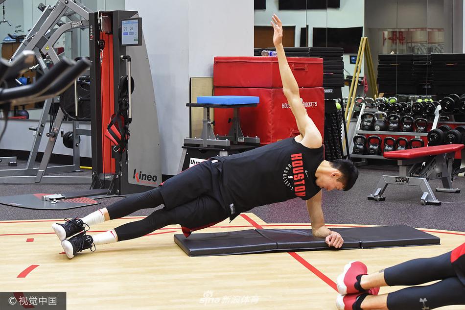 周琦日常训练 主抓力量体能