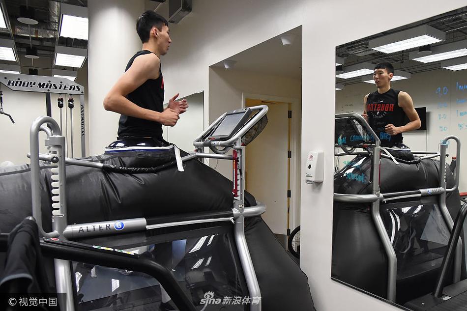 周琦日常训练 主抓力量体能