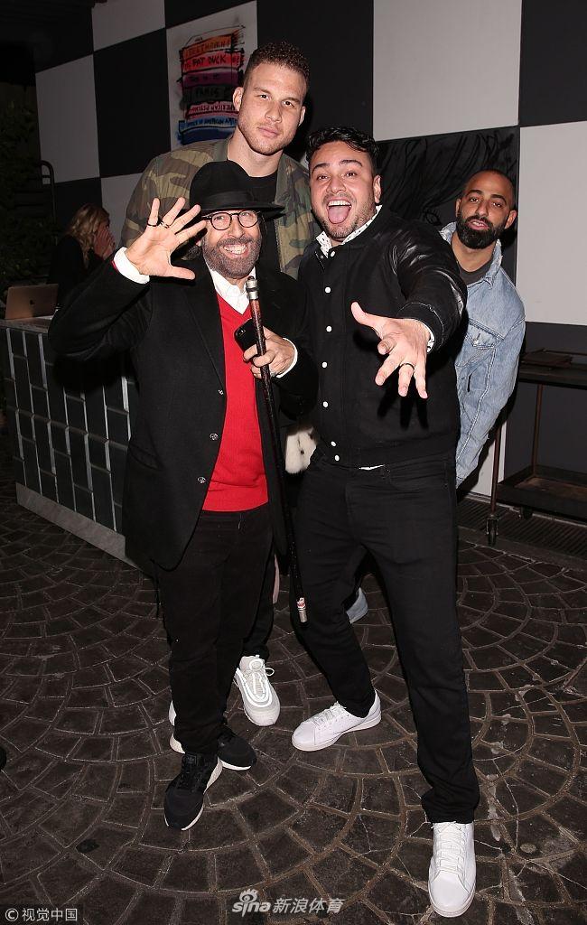 格里芬与高富帅聚会 辣妹云集不见詹娜