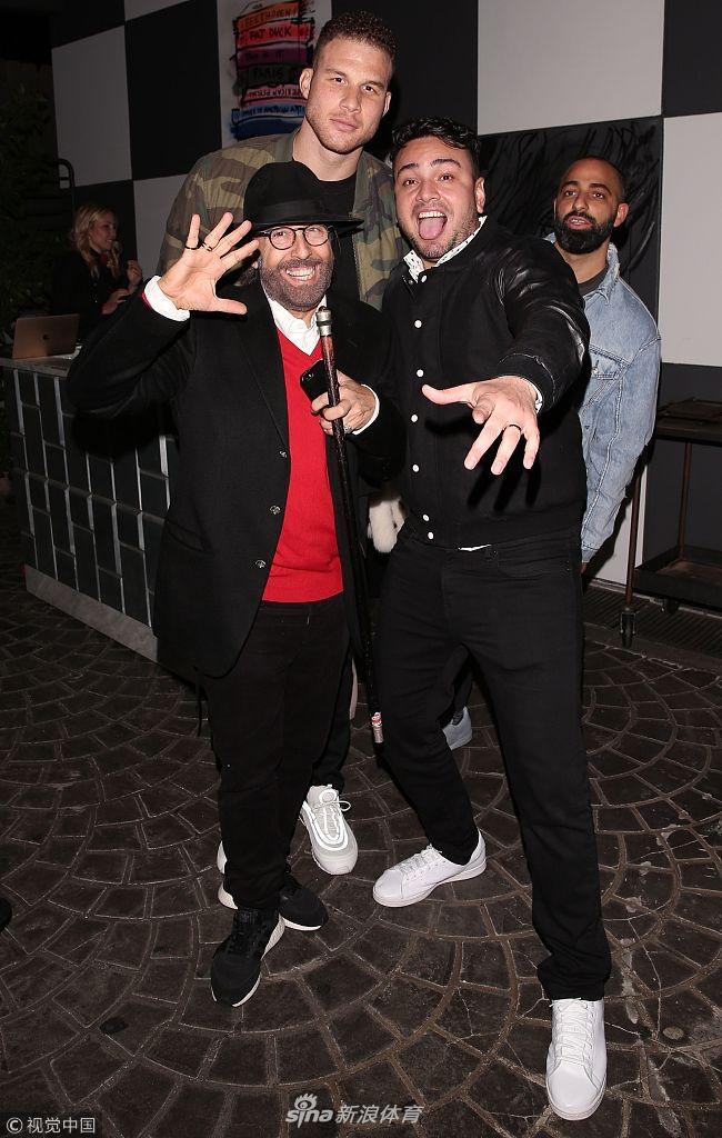 格里芬与高富帅聚会 辣妹云集不见詹娜