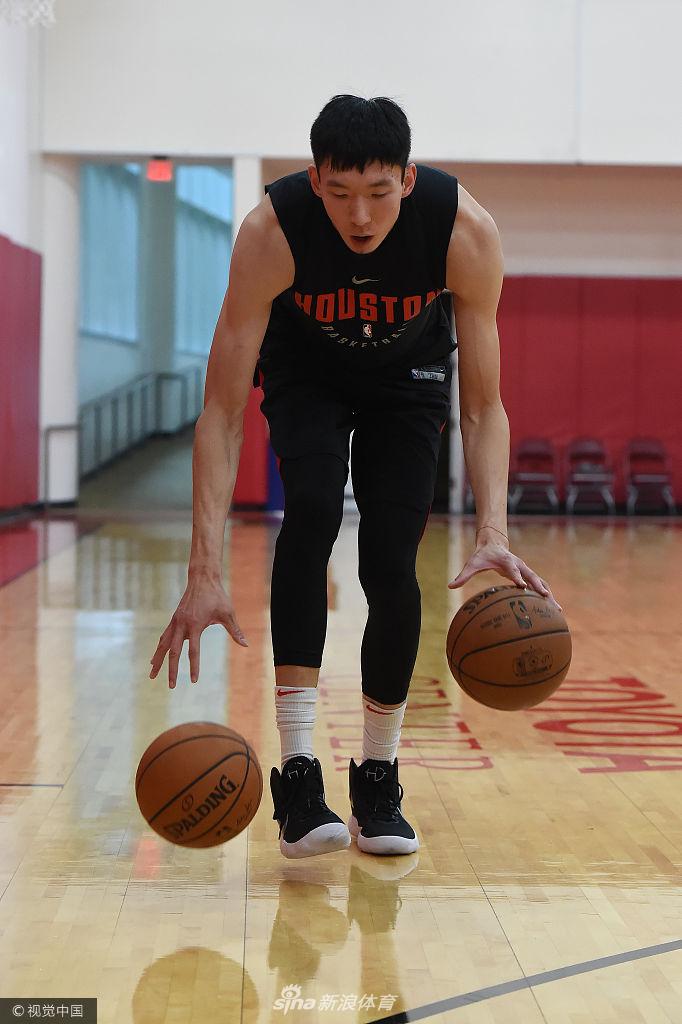 周琦日常训练 主抓力量体能