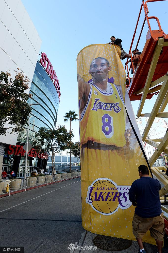 科比球衣退役仪式准备就绪