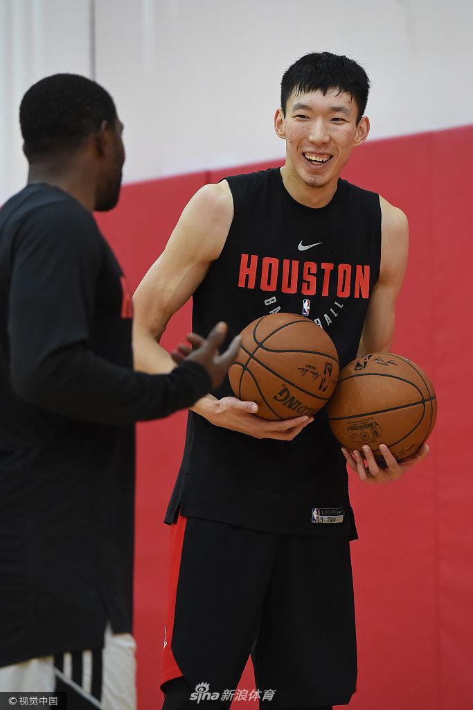 周琦日常训练 主抓力量体能