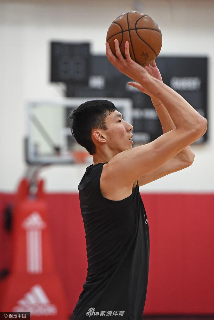 周琦日常训练 主抓力量体能