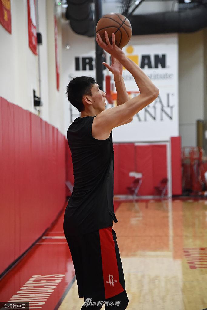 周琦日常训练 主抓力量体能