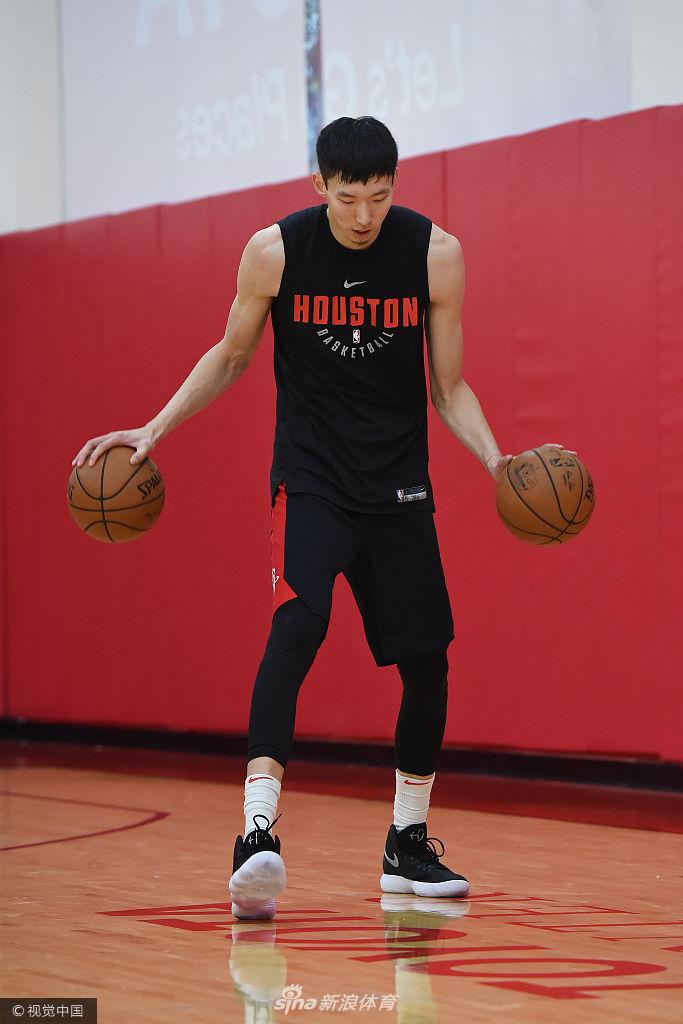 周琦日常训练 主抓力量体能