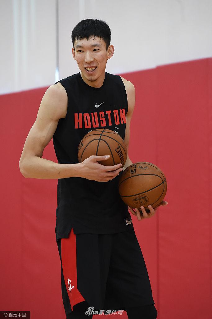 周琦日常训练 主抓力量体能